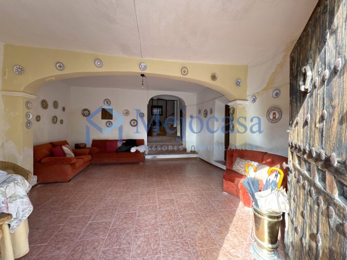 Majestuosa vivienda histórica con cueva-bodega y parcela privada