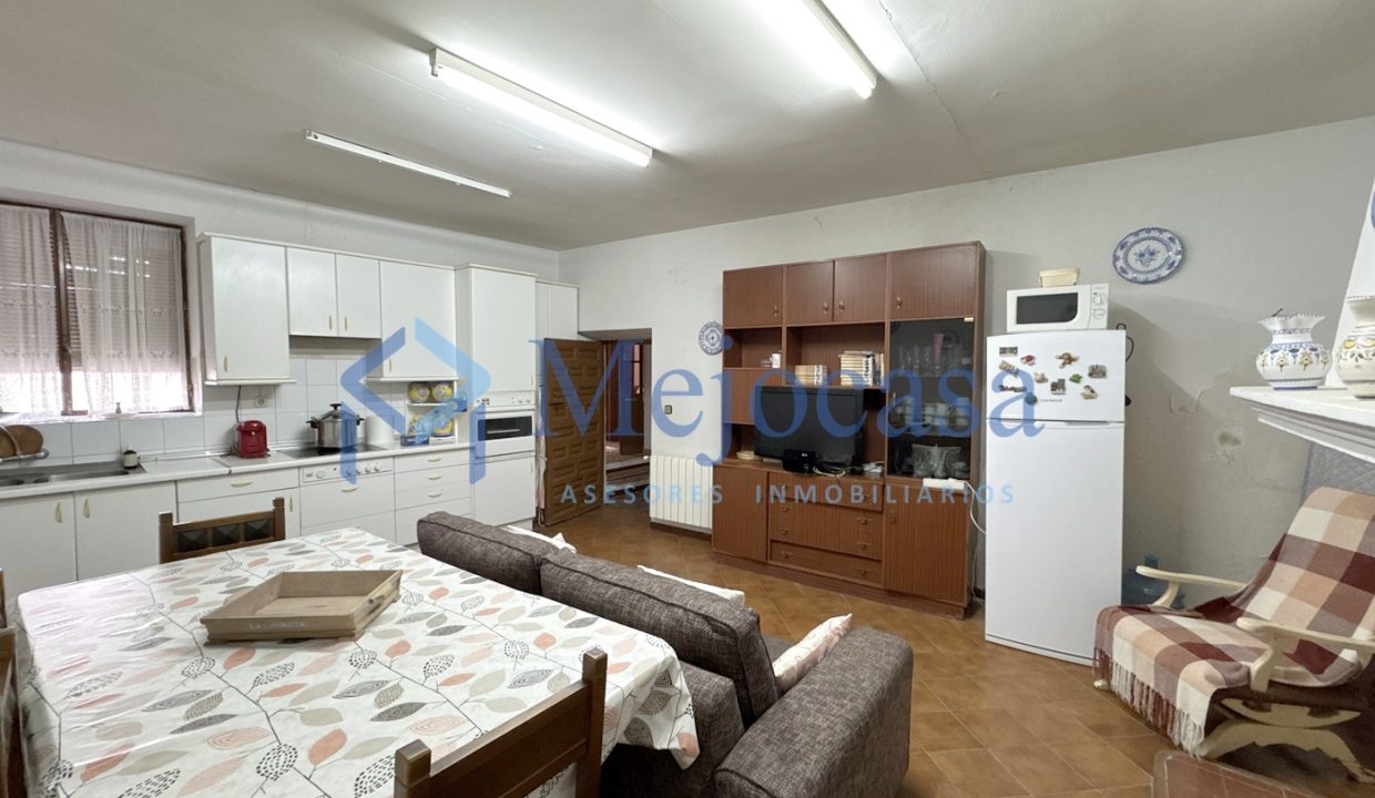 90959-05 Majestuosa vivienda histórica con cueva-bodega y parcela privada