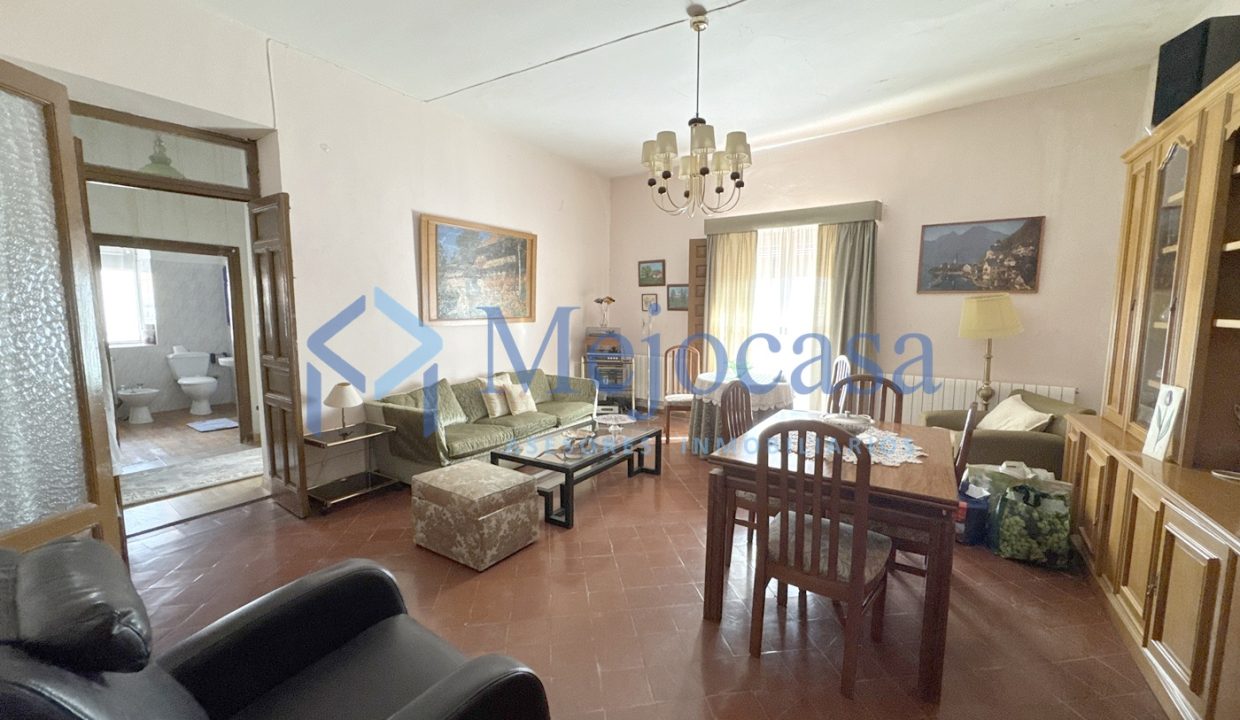 90959-09 Majestuosa vivienda histórica con cueva-bodega y parcela privada