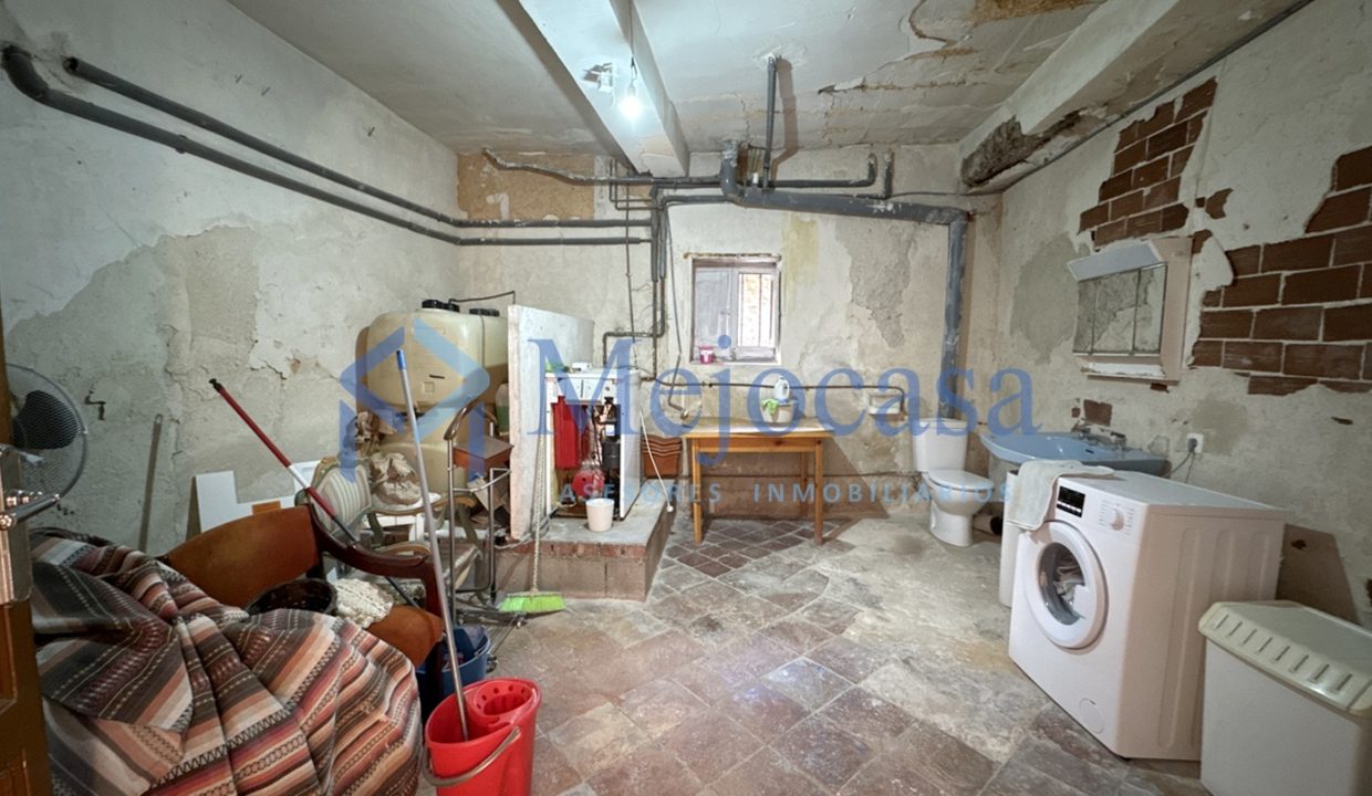 90959-22 Majestuosa vivienda histórica con cueva-bodega y parcela privada