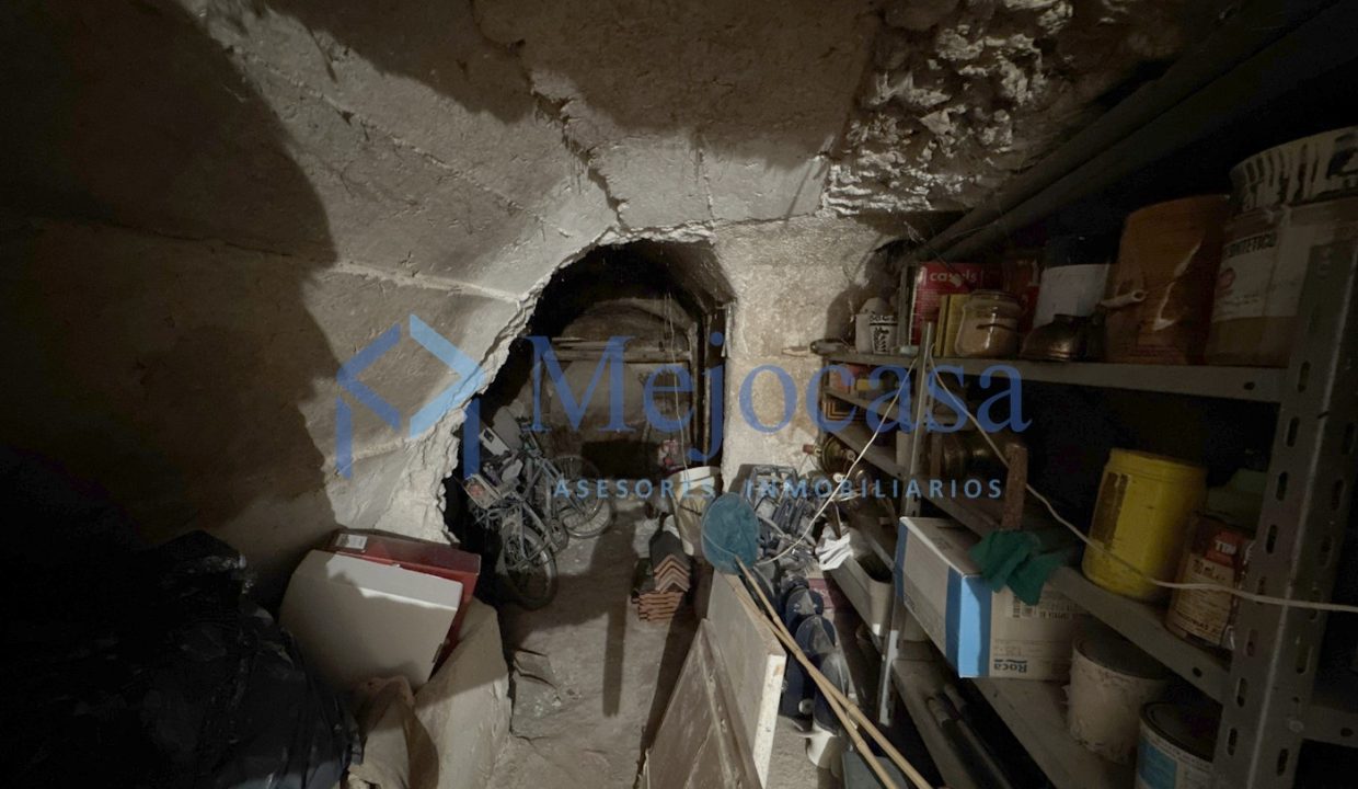 90959-25 Majestuosa vivienda histórica con cueva-bodega y parcela privada