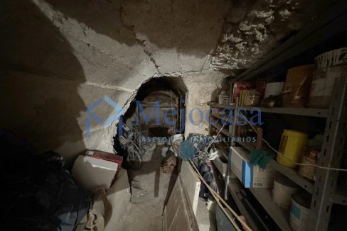 90959-25 Majestuosa vivienda histórica con cueva-bodega y parcela privada