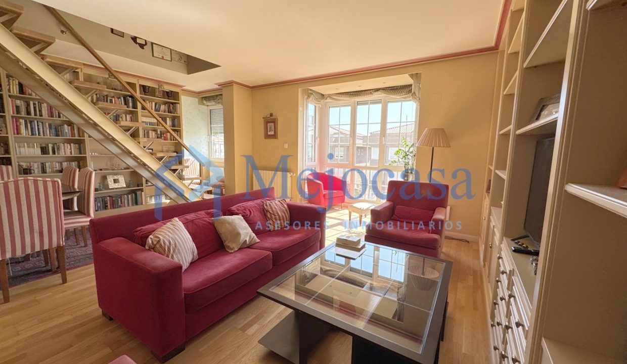 92820-01 Dúplex en urbanización con piscina y zonas ajardinadas en zona norte de Madrid