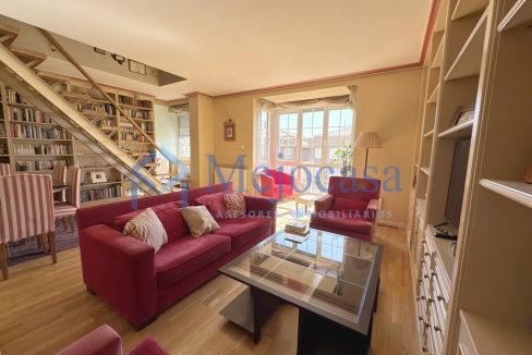 Dúplex en urbanización con piscina y zonas ajardinadas en zona norte de Madrid