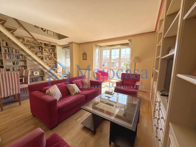 Dúplex en urbanización con piscina y zonas ajardinadas en zona norte de Madrid