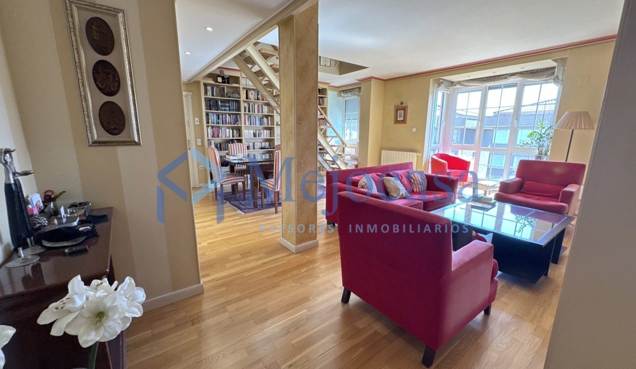 92820-02 Dúplex en urbanización con piscina y zonas ajardinadas en zona norte de Madrid