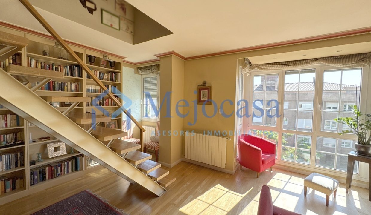 92820-03 Dúplex en urbanización con piscina y zonas ajardinadas en zona norte de Madrid