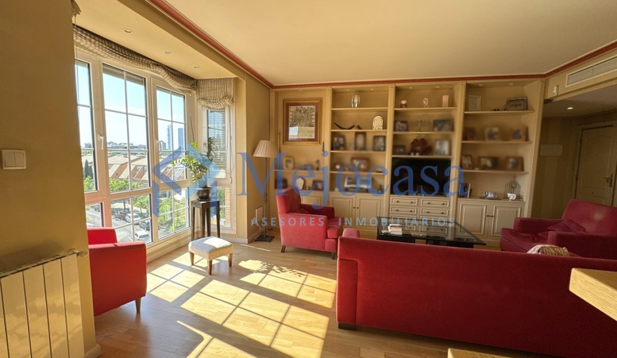 92820-04 Dúplex en urbanización con piscina y zonas ajardinadas en zona norte de Madrid