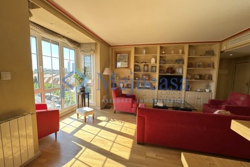 92820-04 Dúplex en urbanización con piscina y zonas ajardinadas en zona norte de Madrid