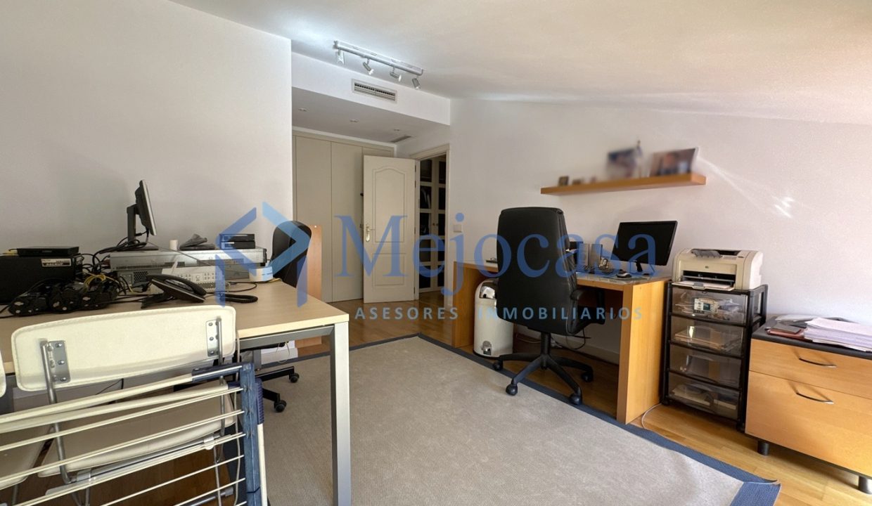 92820-19 Dúplex en urbanización con piscina y zonas ajardinadas en zona norte de Madrid