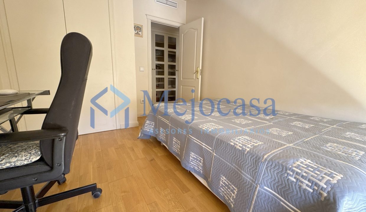 92820-21 Dúplex en urbanización con piscina y zonas ajardinadas en zona norte de Madrid