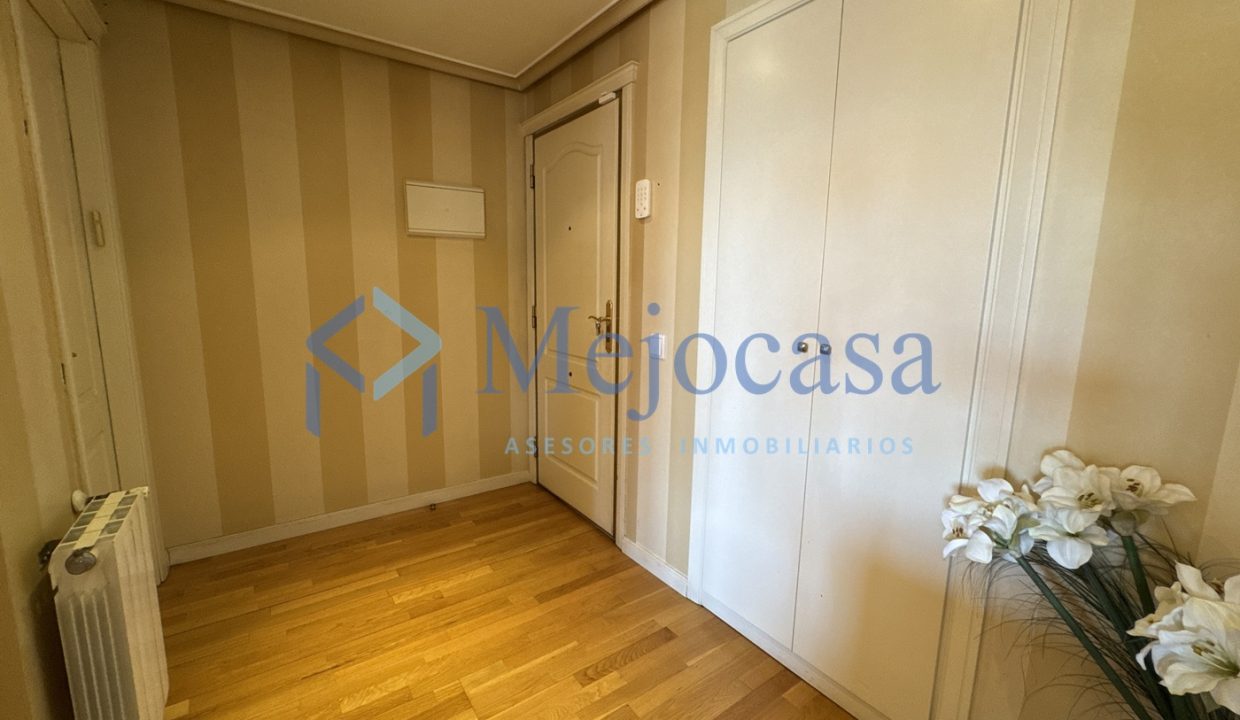 92820-24 Dúplex en urbanización con piscina y zonas ajardinadas en zona norte de Madrid