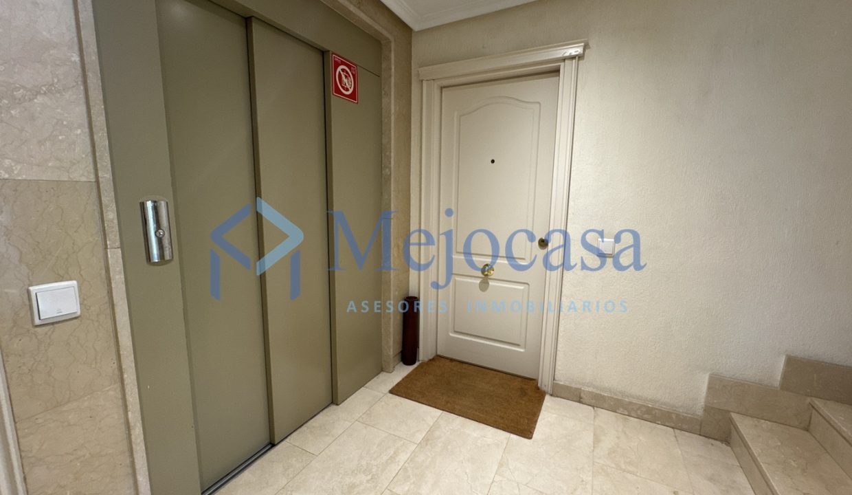 92820-26 Dúplex en urbanización con piscina y zonas ajardinadas en zona norte de Madrid