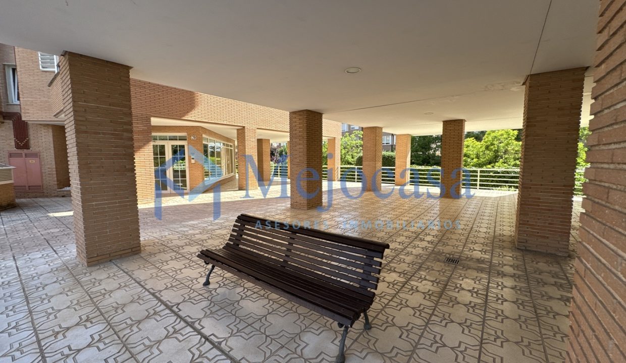 92820-28 Dúplex en urbanización con piscina y zonas ajardinadas en zona norte de Madrid