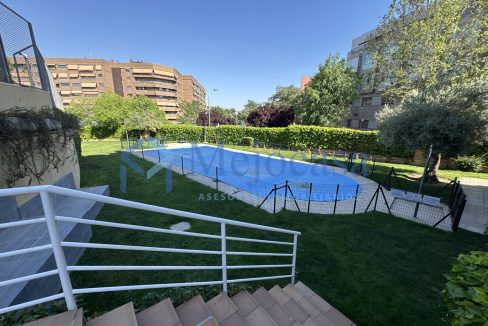 92820-30 Dúplex en urbanización con piscina y zonas ajardinadas en zona norte de Madrid