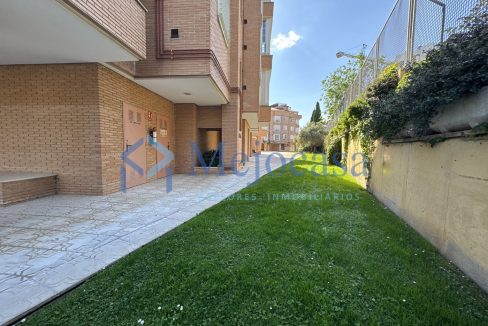 92820-31 Dúplex en urbanización con piscina y zonas ajardinadas en zona norte de Madrid