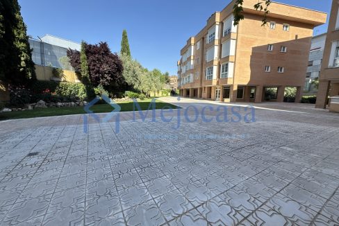 92820-32 Dúplex en urbanización con piscina y zonas ajardinadas en zona norte de Madrid