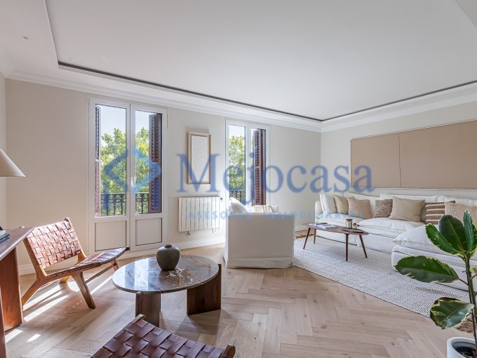 Exclusiva vivienda de lujo totalmente reformada en el Paseo del Prado.