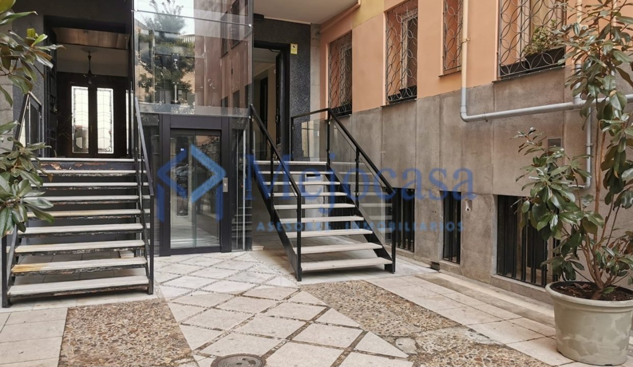 94916-23 Lujosa vivienda en Fernández de la Hoz