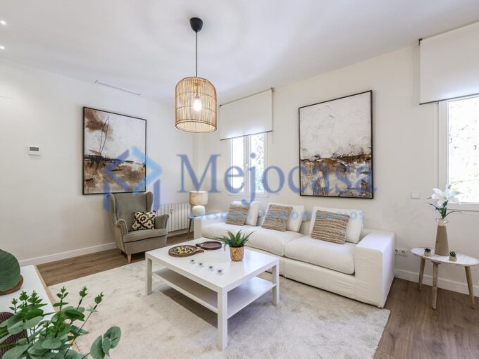 Exclusiva vivienda reformada en Paseo Reina Cristina en el Barrio de Retiro.