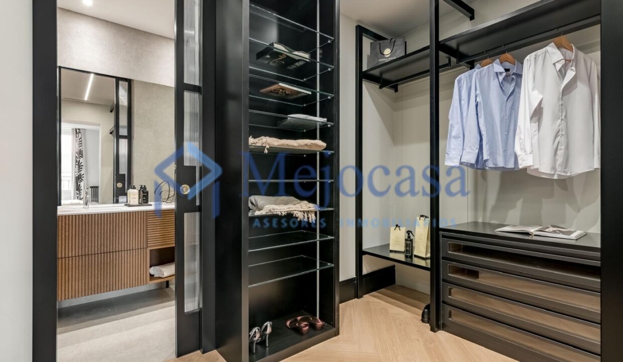 95455-08 Espaciosa  vivienda reformada a estrenar en Calle Mayor, pleno corazón de Madrid