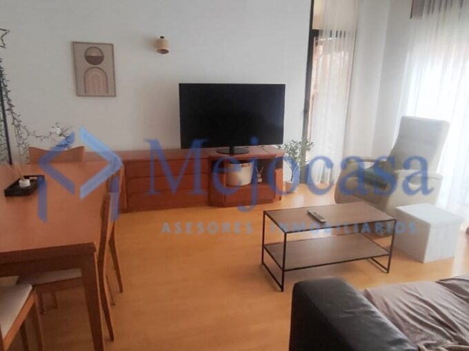 Vivienda luminosa con terraza en excelente ubicación.