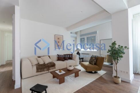 96058-03 Exclusiva vivienda reformada en Calle Orense.