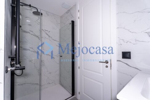 96058-13 Exclusiva vivienda reformada en Calle Orense.