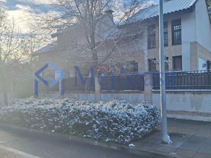 Espectacular chalet independiente en Pinto.