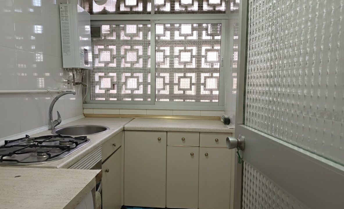 96478-12 Piso en Esperanza - Canillas, completamente exterior, con terraza abierta.