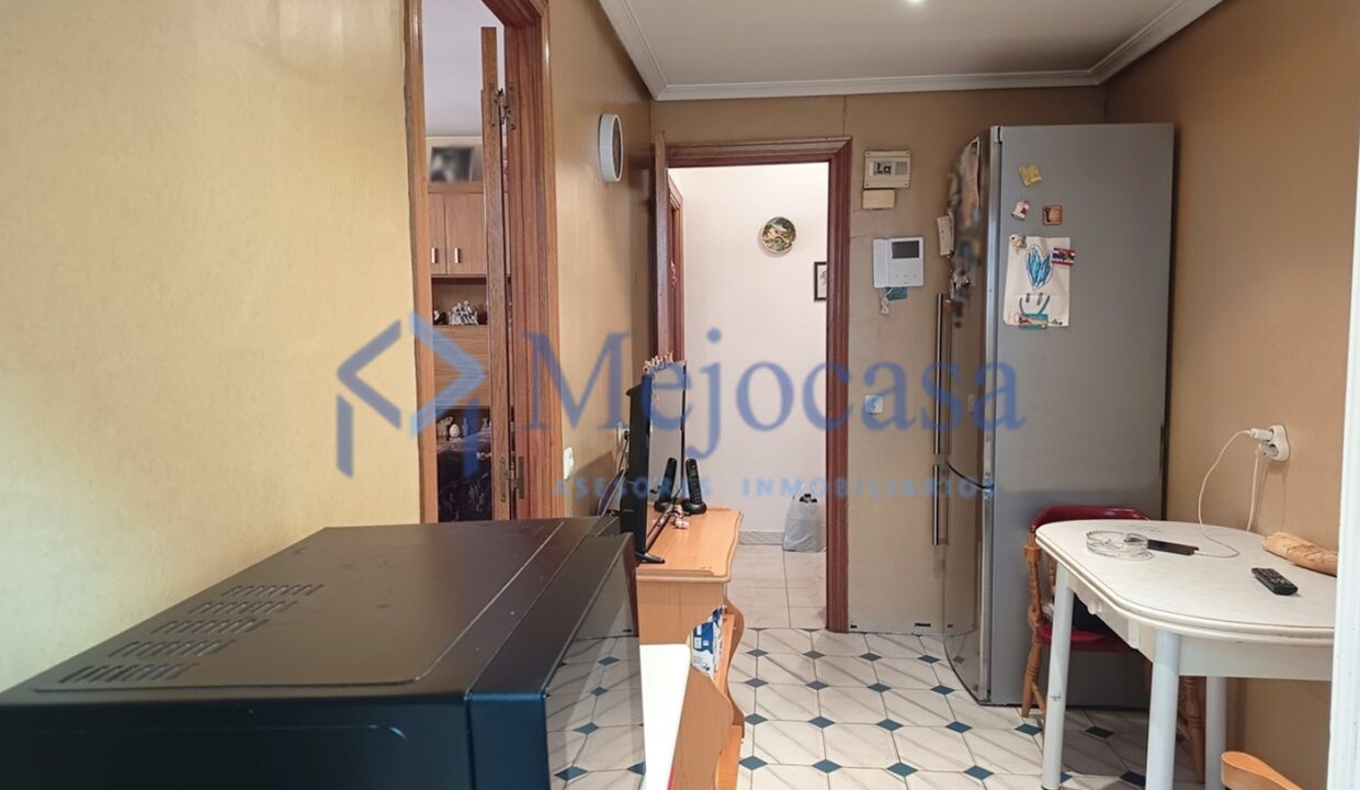 96478-13 Piso en Esperanza - Canillas, completamente exterior, con terraza abierta.