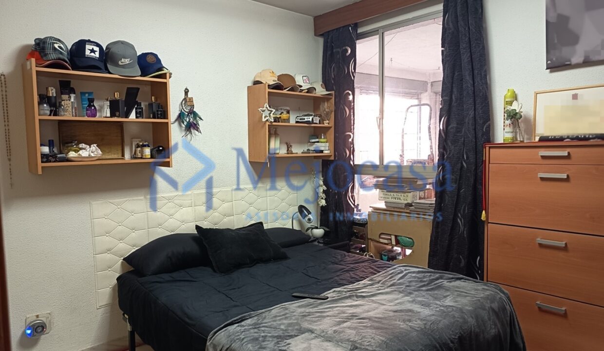 96478-18 Piso en Esperanza - Canillas, completamente exterior, con terraza abierta.