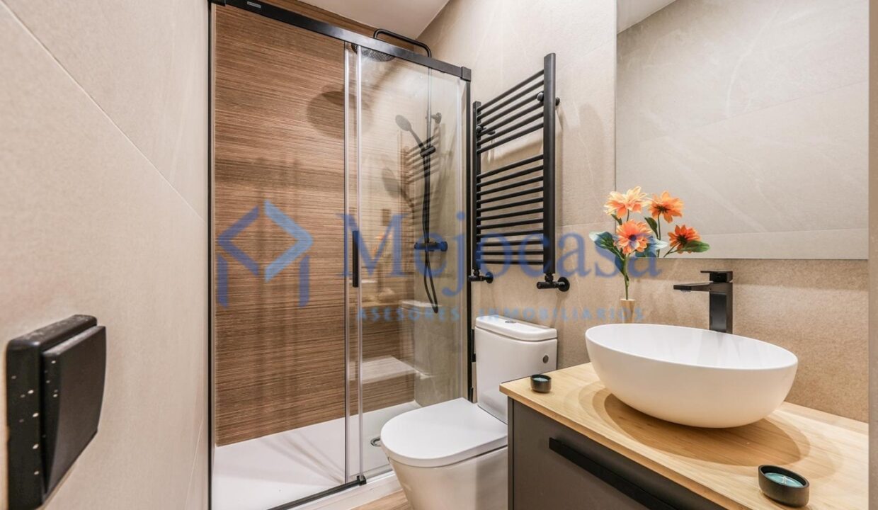 96886-11 Piso impecable, reformado y amueblado en Doctor Esquerdo, en el Barrio de Salamanca.