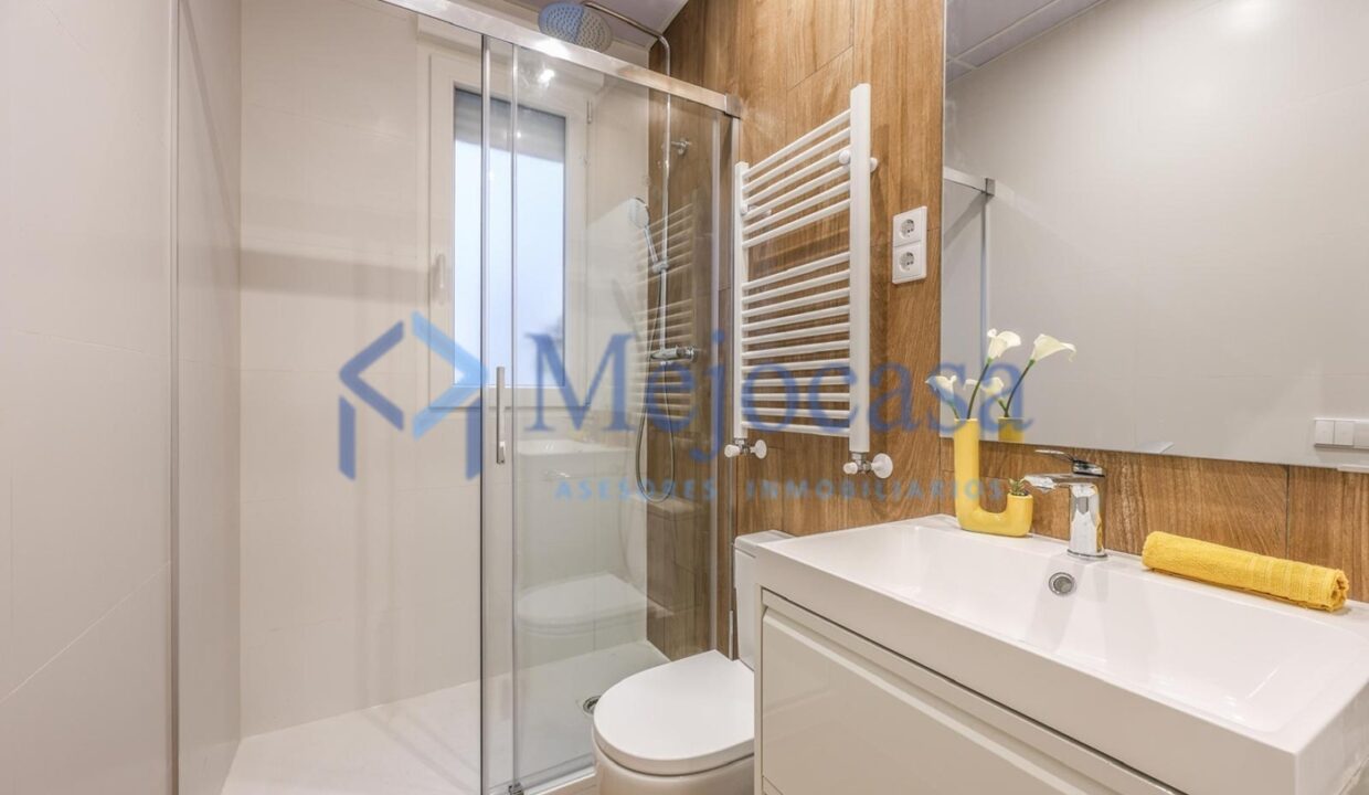 96886-15 Piso impecable, reformado y amueblado en Doctor Esquerdo, en el Barrio de Salamanca.