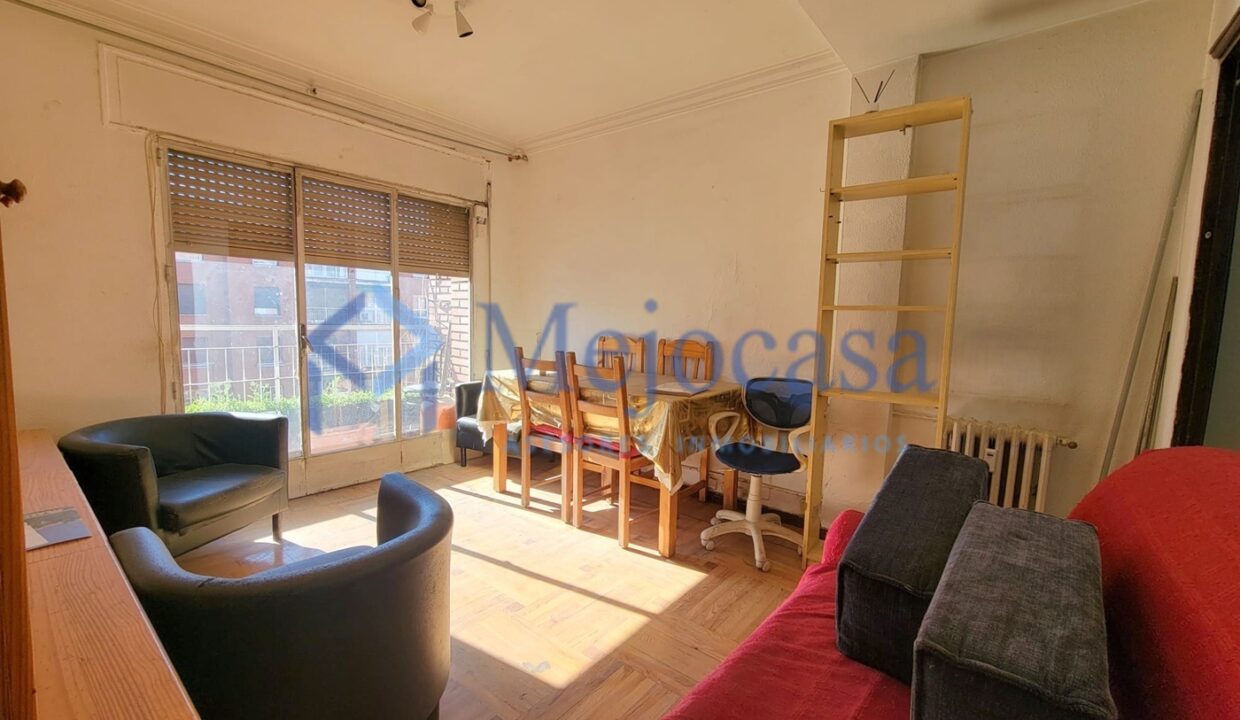 96916-02 Luminoso piso con terraza en el Barrio de la Concepción – Calle José del Hierro