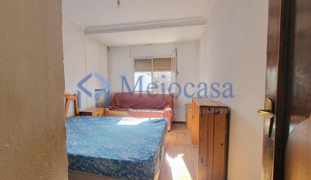 96916-09 Luminoso piso con terraza en el Barrio de la Concepción – Calle José del Hierro