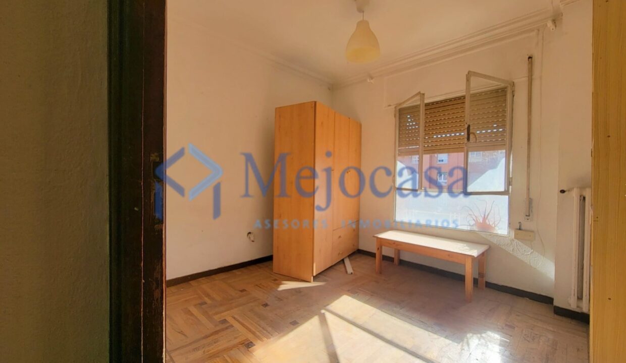 96916-16 Luminoso piso con terraza en el Barrio de la Concepción – Calle José del Hierro