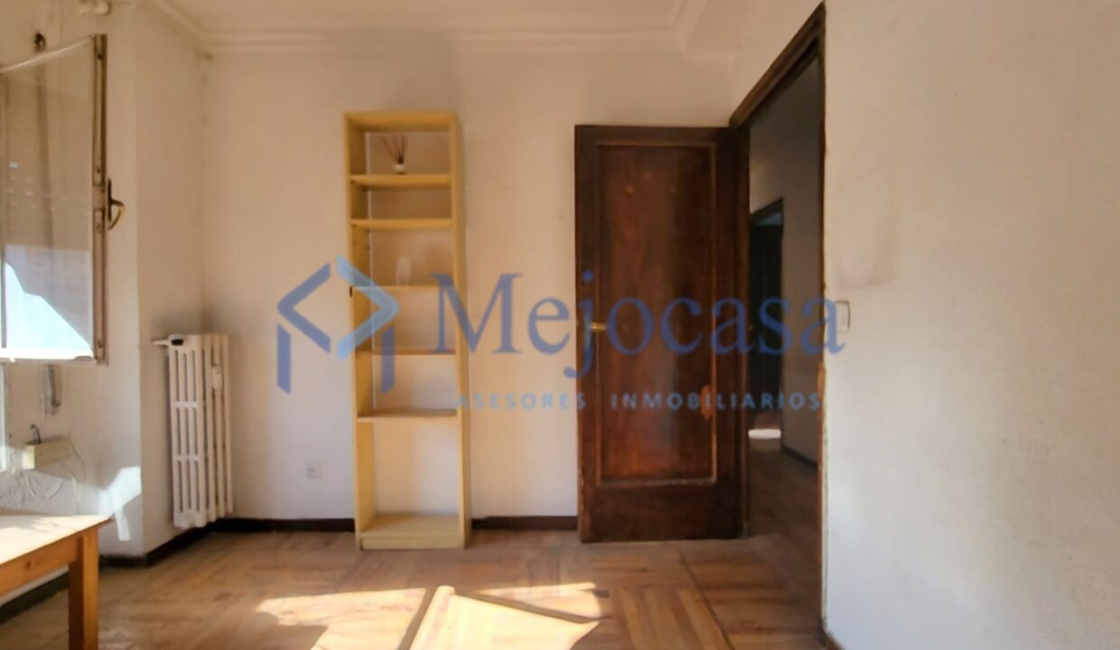 96916-17 Luminoso piso con terraza en el Barrio de la Concepción – Calle José del Hierro