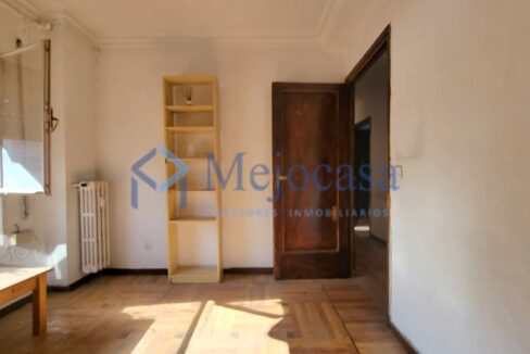 96916-17 Luminoso piso con terraza en el Barrio de la Concepción – Calle José del Hierro