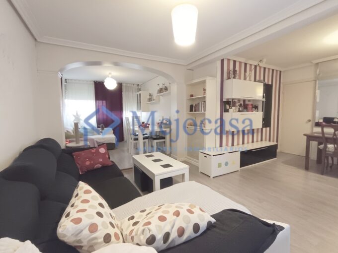 Inmejorable situación, calle Alcorisa en Canillas.