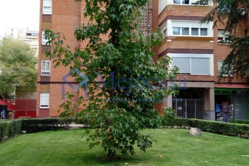Inmejorable situación, calle Alcorisa en Canillas.