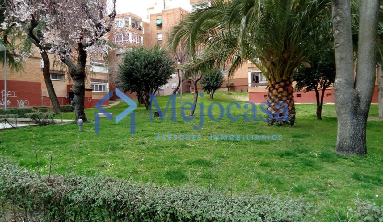 Inmejorable situación, calle Alcorisa en Canillas.