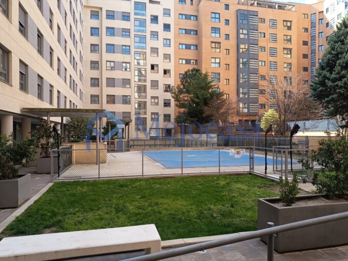 Piso Exclusivo en Urbanización Residencial en Arganzuela, Zona Legazpi.